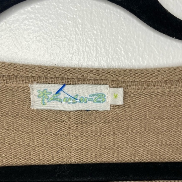 Kulu-B Women's Tunic Sweater Size M Tan V-Neck Mother Pearl Button Waffle Knit - Picture 10 of 11